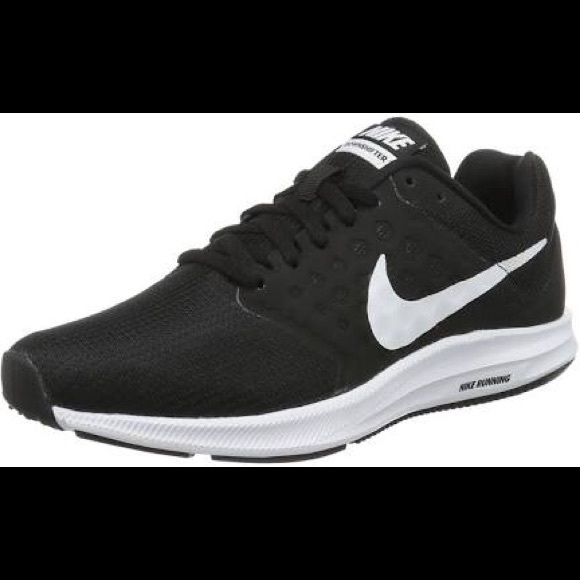 ❤️WMNS Nike Downshifter 7 Wide Running black/white - Picture 4 of 8